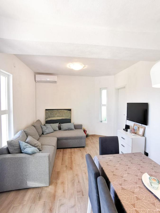 Apartments By The Sea Mimice, Omis - 14230 外观 照片